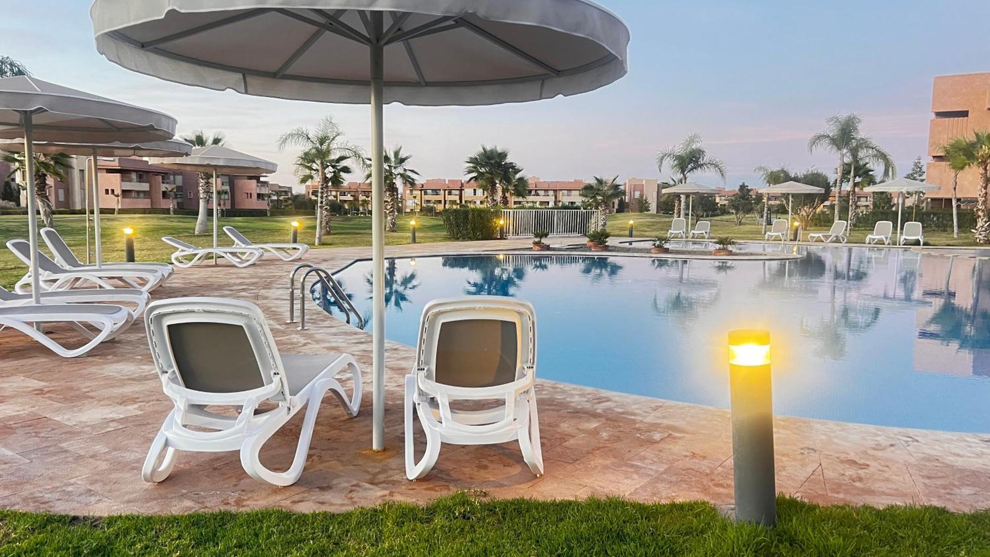 Prestigia,golf, Lux Rez-de-chaussee, Jardin En Face De La Piscine Et Golf Ideal Pour Passer Des Bons En Famille Apartment